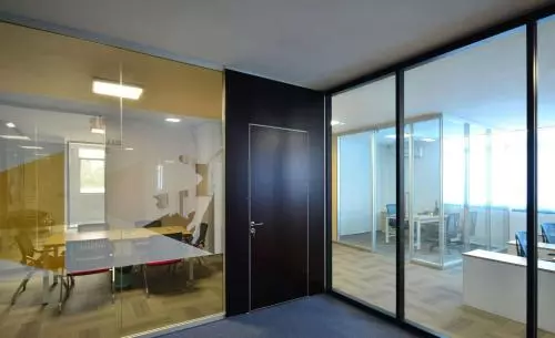 隔壁辦公區 (1).jpg